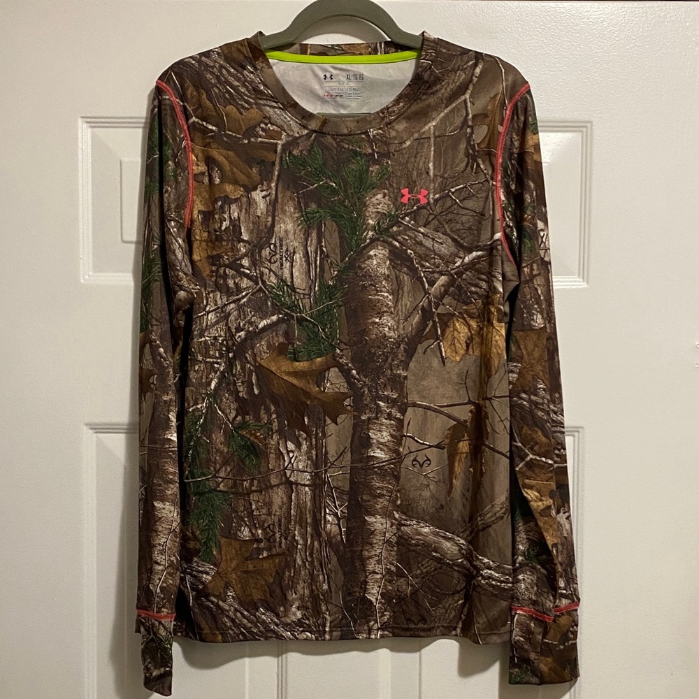 Women’s Realtree Xtra Camo Long Sleeve Underlayer Top w/ UA Scent Control